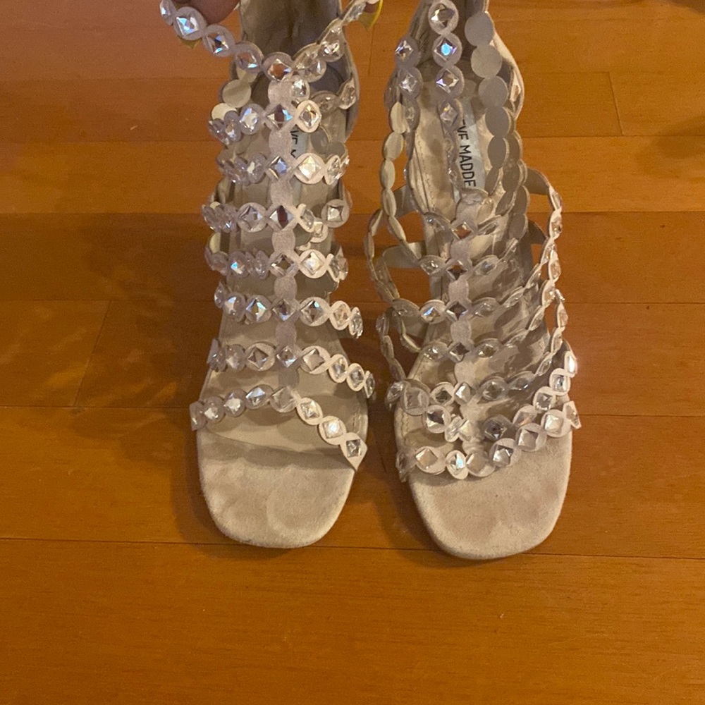 Steve Madden beige sandals